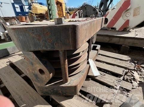  Unknown Інші крани