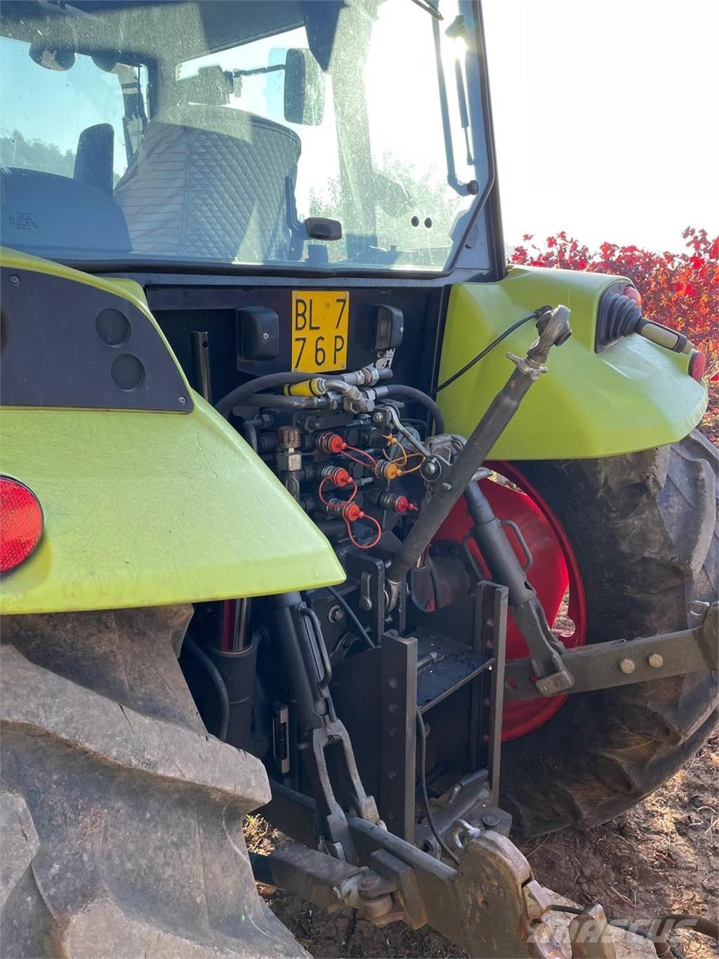 CLAAS AXOS 340 Трактори