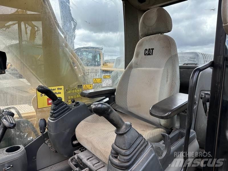 CAT 20T Excavator Гусеничні екскаватори
