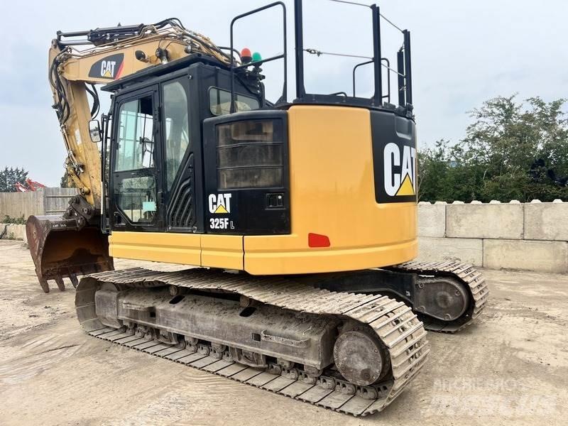 CAT 325FL Гусеничні екскаватори
