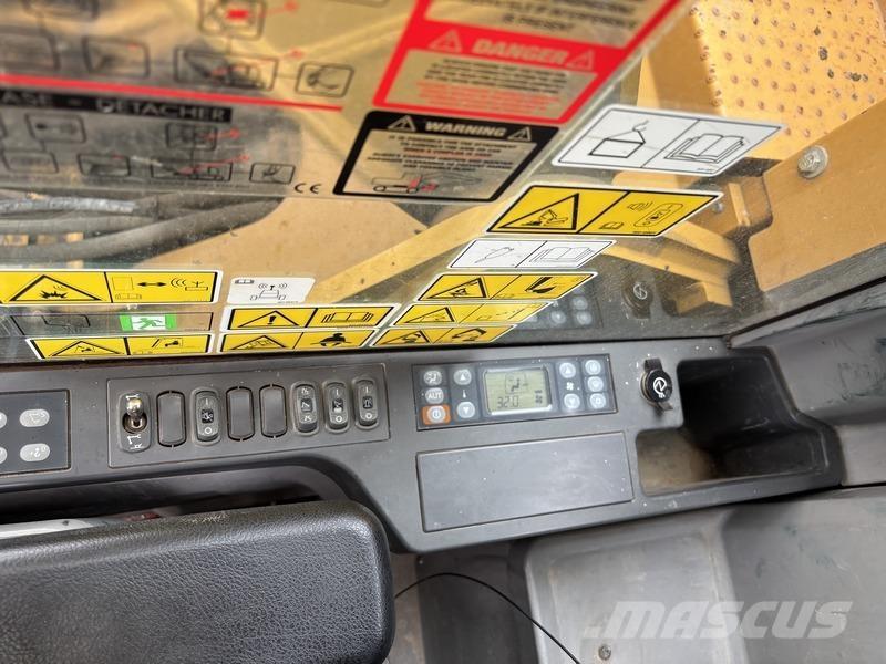 CAT 325FL Гусеничні екскаватори