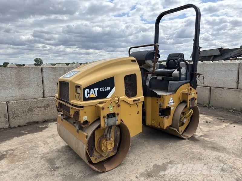 CAT CB24 B Котки тротуарні