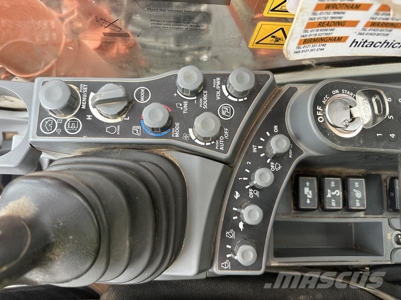 Hitachi ZX130 Гусеничні екскаватори