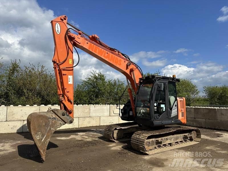Hitachi ZX135 Гусеничні екскаватори
