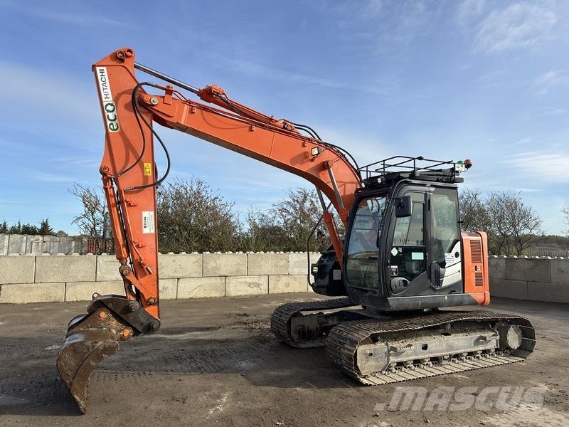 Hitachi ZX135 Гусеничні екскаватори