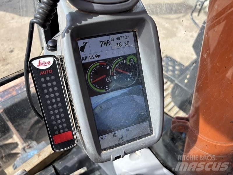 Hitachi ZX135 US-6 Гусеничні екскаватори