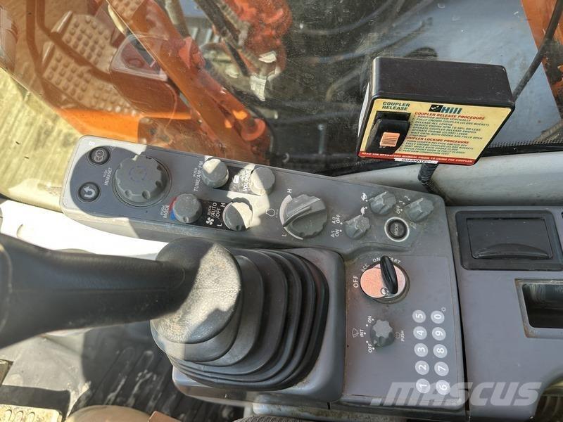 Hitachi ZX210LC-6 Гусеничні екскаватори