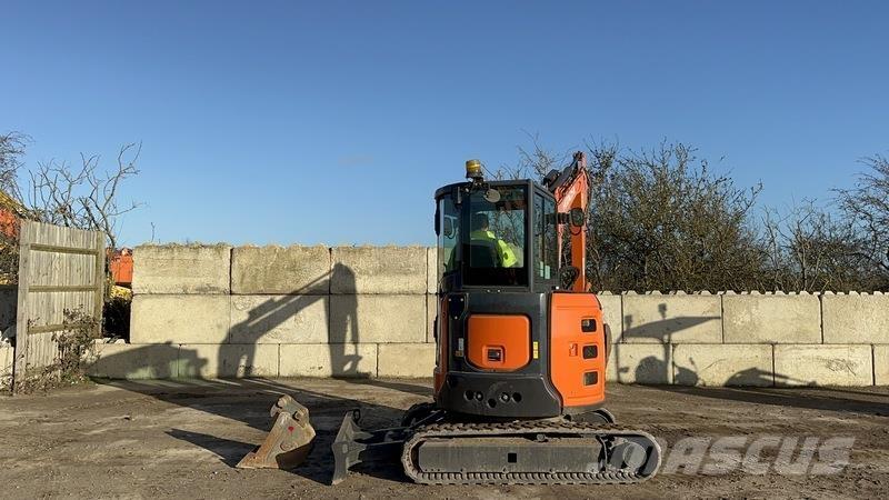 Hitachi ZX33 Гусеничні екскаватори