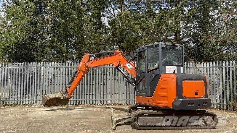 Hitachi ZX65 Середні екскаватори 7т. - 12т.