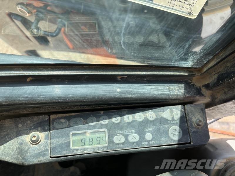 Hitachi ZX65 Середні екскаватори 7т. - 12т.