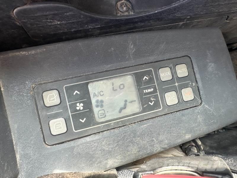 Hyundai HX130LCR Гусеничні екскаватори