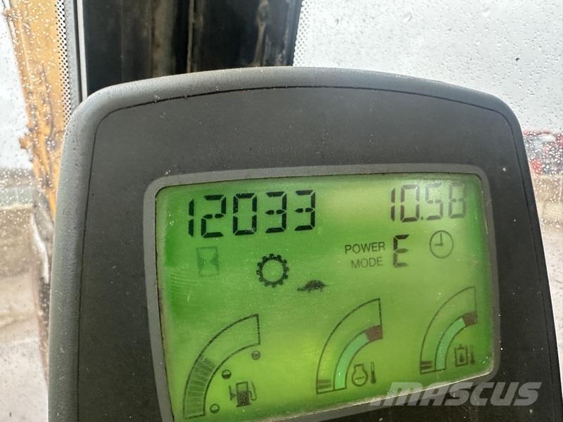 JCB JS220 LC Гусеничні екскаватори