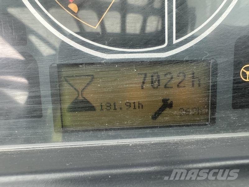 Manitou MT1440 Телескопічні навантажувачі