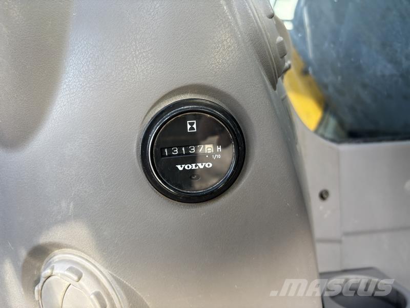 Volvo ECR235 DL Гусеничні екскаватори