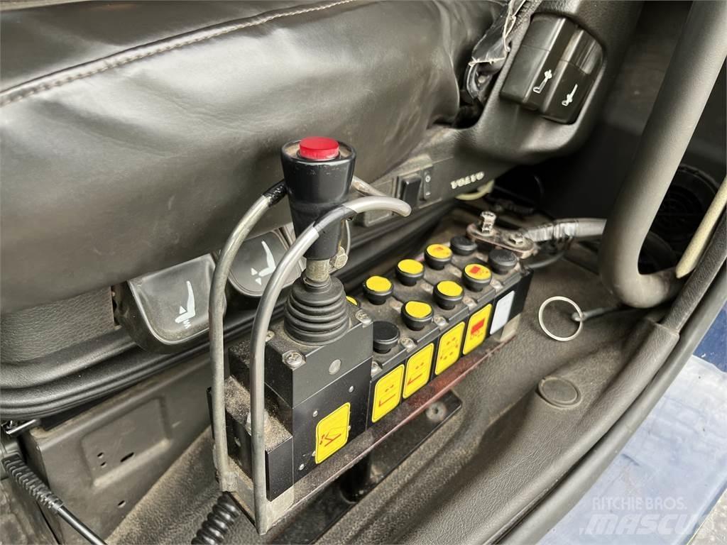 Volvo FM Вантажівки з гаковим підйомом