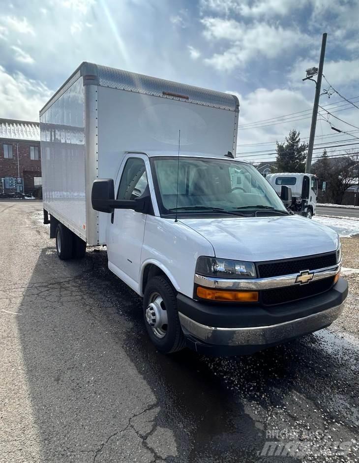 Chevrolet 3500 Фургони