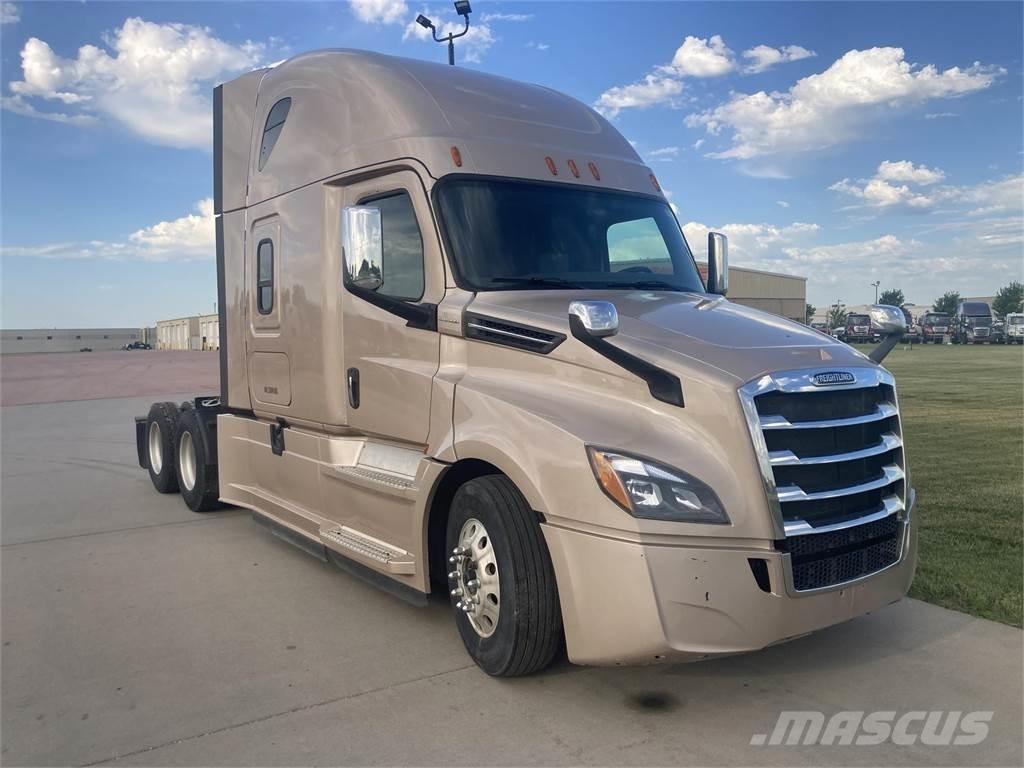 Freightliner  Тягачі