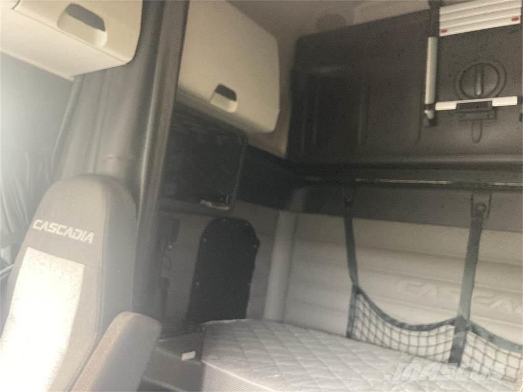 Freightliner  Тягачі