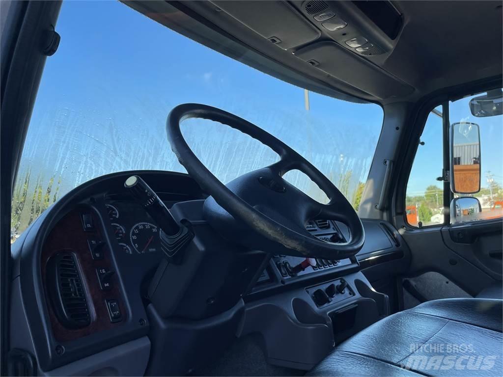Freightliner 114SD Шасі з кабіною