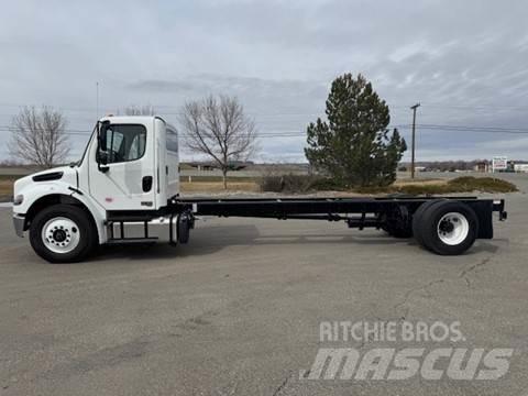 Freightliner M2 106 Тягачі