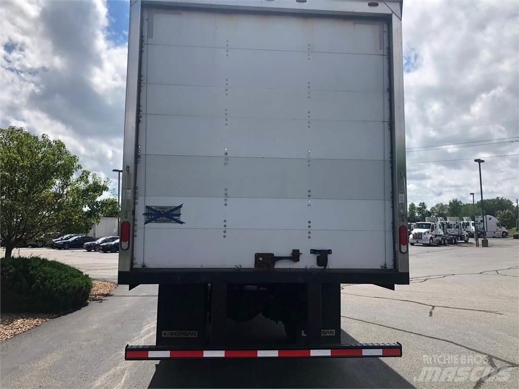 Freightliner M2 106 Фургони
