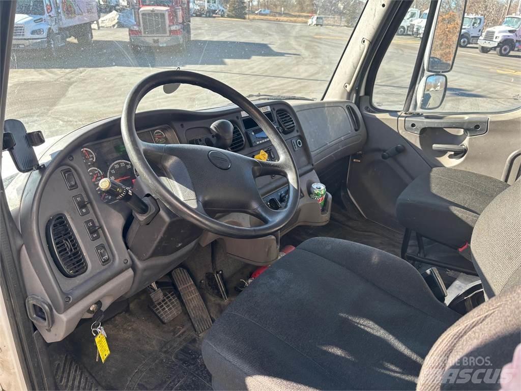 Freightliner M2 106 Фургони