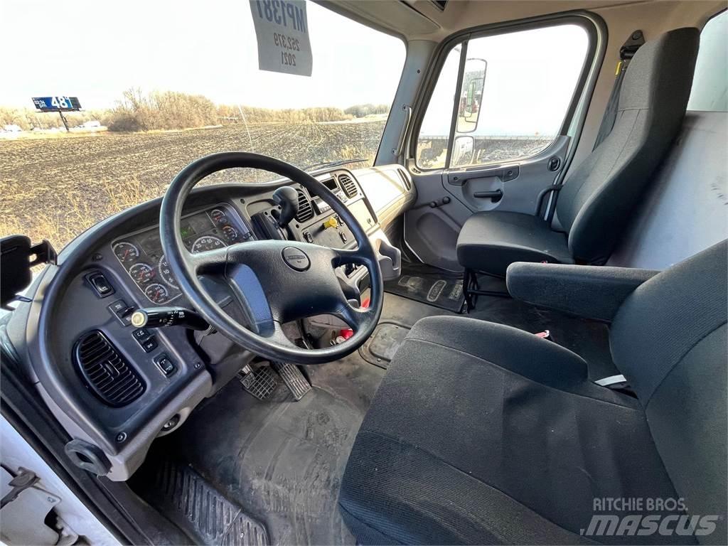 Freightliner M2 106 Фургони