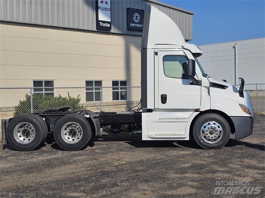 Freightliner PE116 Тягачі