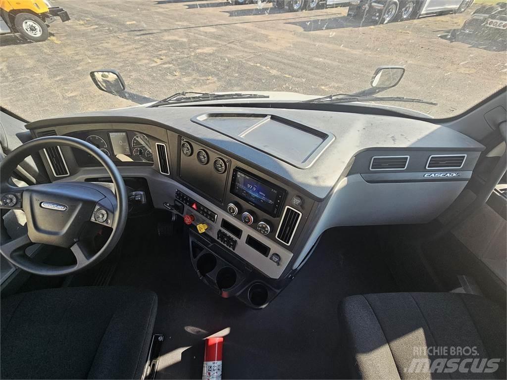 Freightliner PE116 Тягачі