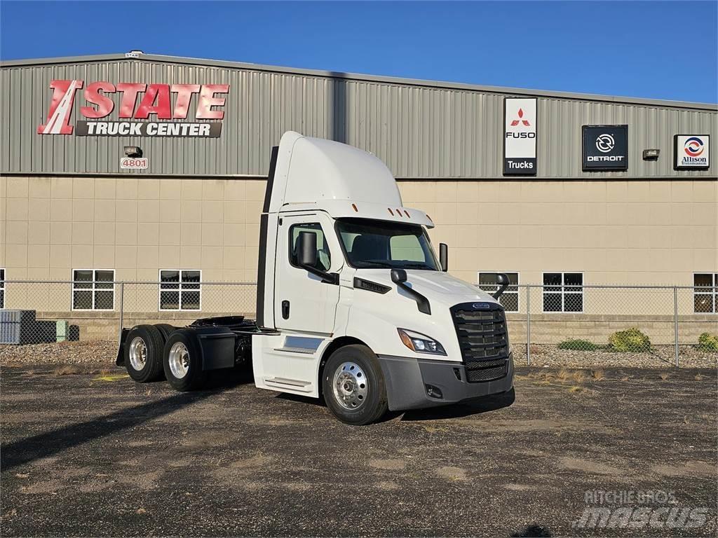 Freightliner PE116DC Тягачі