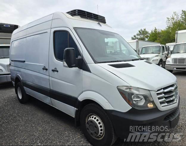 Freightliner sprinter Фургони