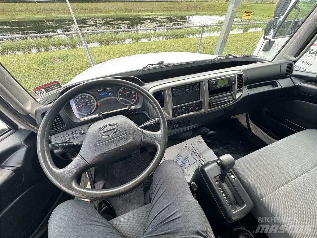 Hino 268 Фургони
