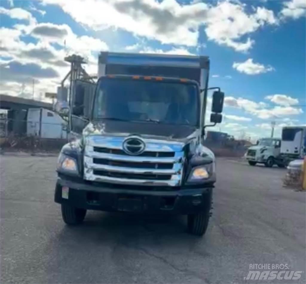 Hino 268A Фургони