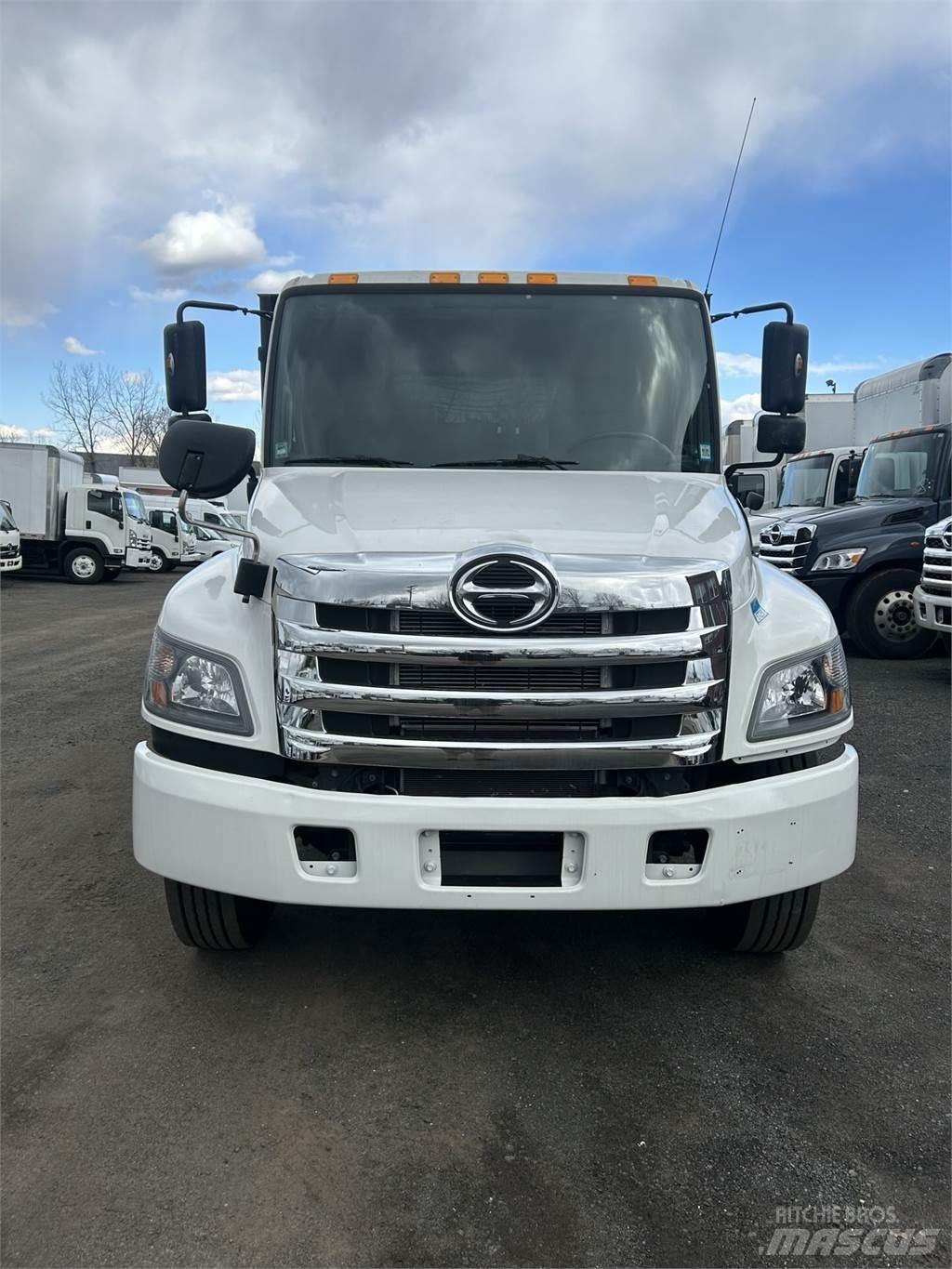 Hino 338 Вантажівки / спеціальні