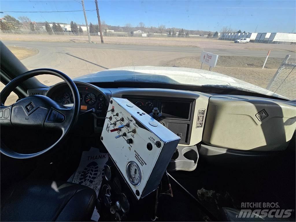 International 7000 Шасі з кабіною