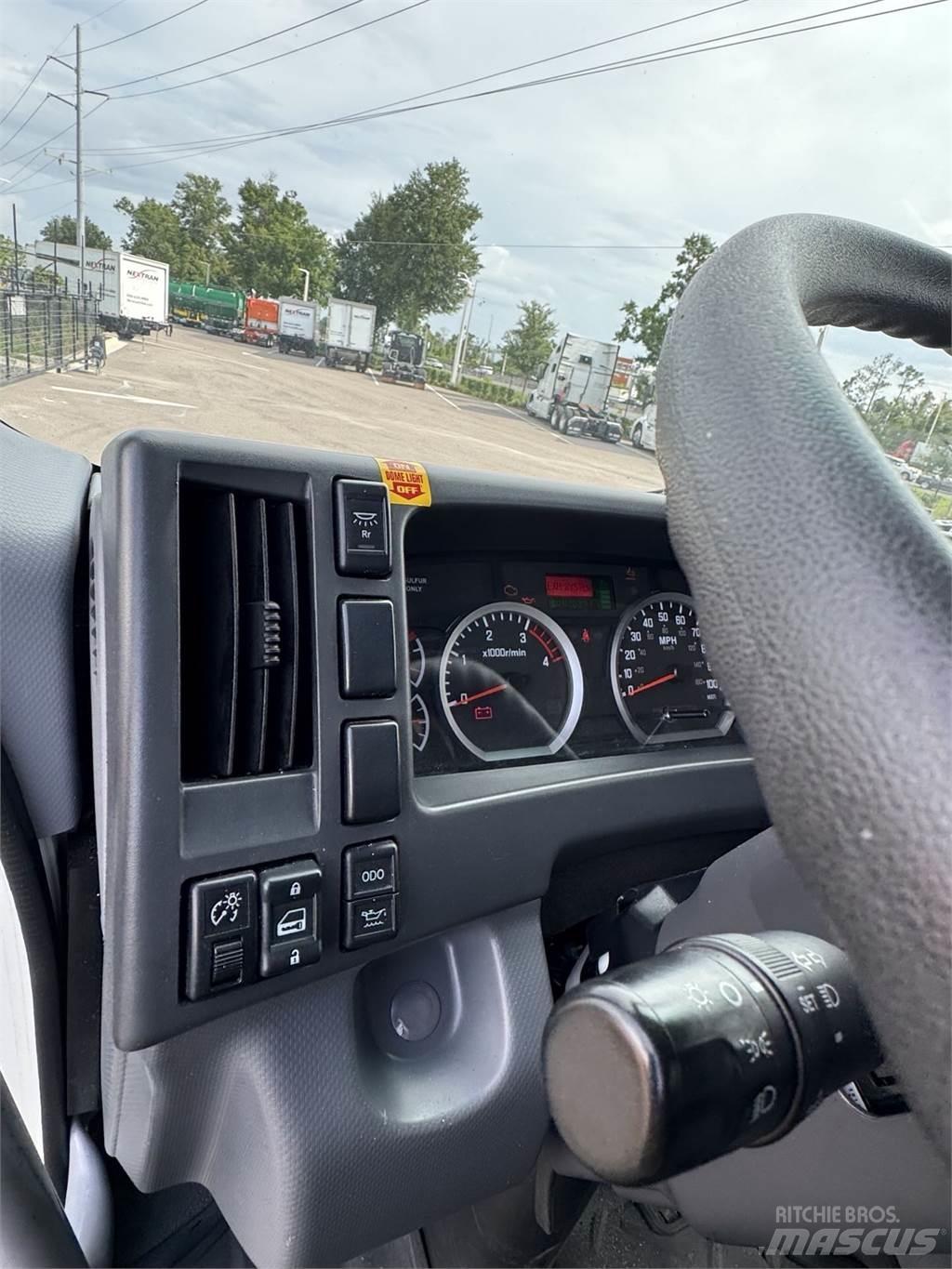 Isuzu FTR Фургони