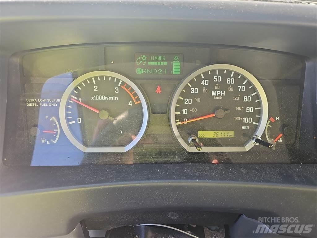 Isuzu NRR Фургони