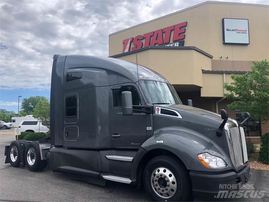 Kenworth T680 Тягачі