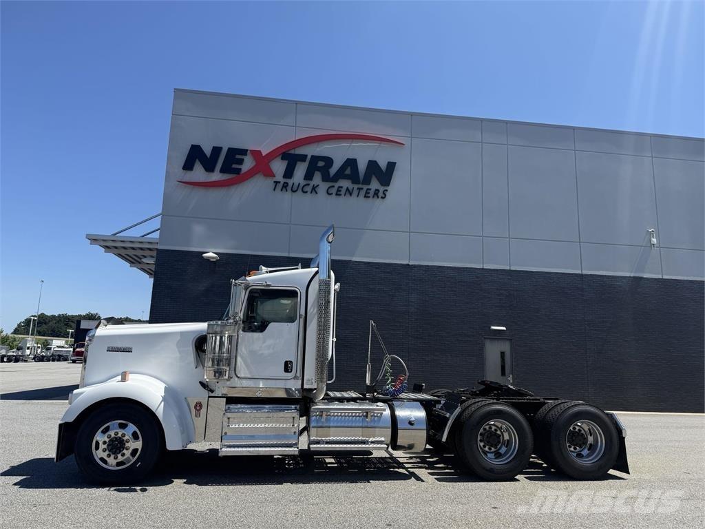 Kenworth W900 Тягачі
