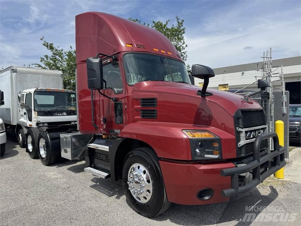 Mack AN64T Тягачі