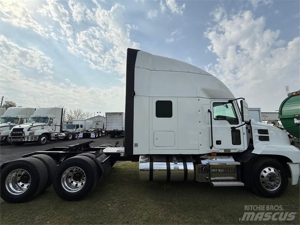 Mack AN64T Тягачі