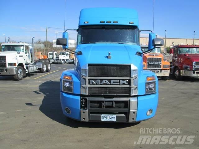 Mack AN64T Тягачі