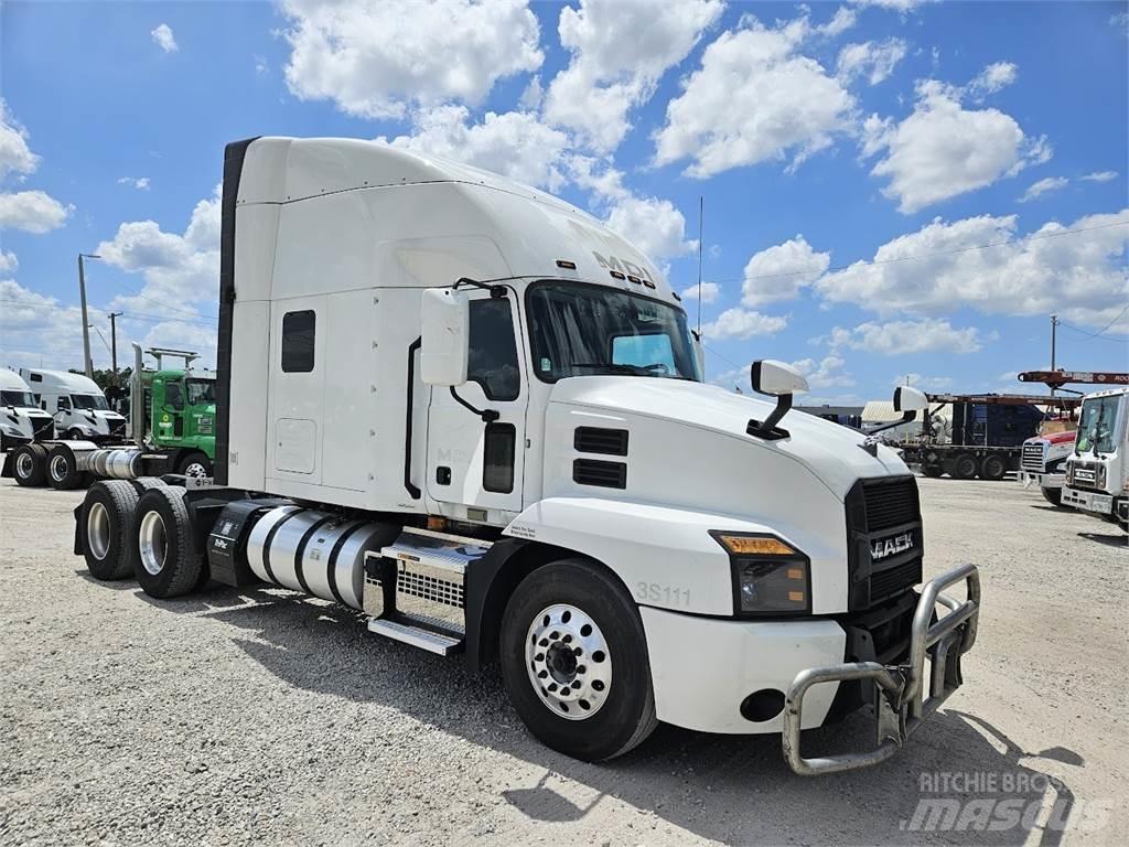 Mack AN64T Тягачі
