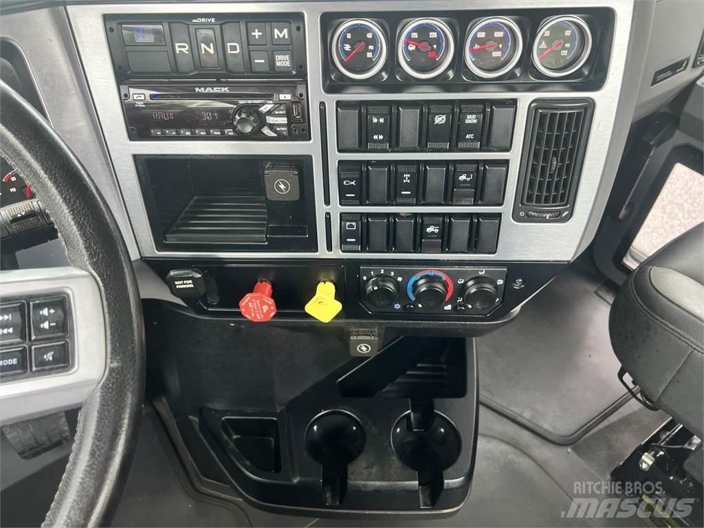 Mack AN64T Тягачі