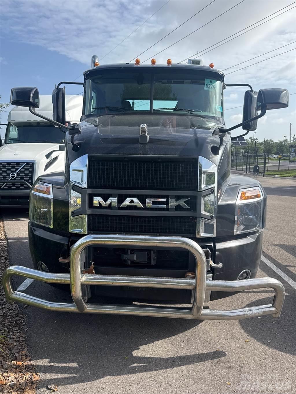 Mack AN64T Тягачі