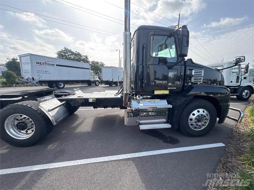 Mack AN64T Тягачі