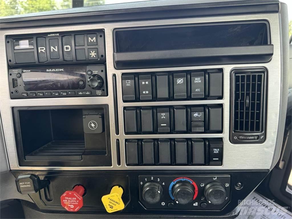 Mack AN64T Тягачі