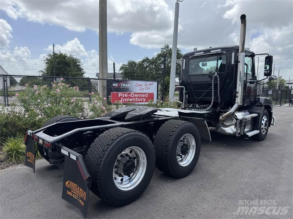 Mack AN64T Тягачі