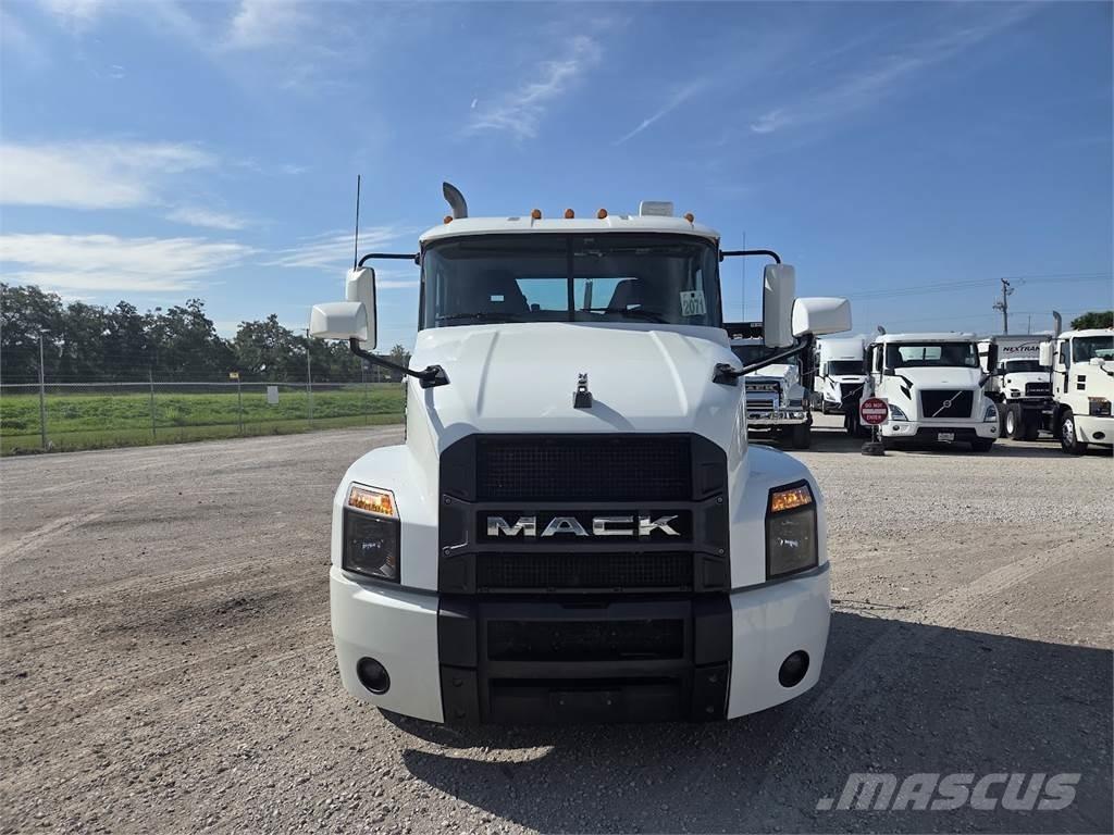 Mack AN64T Тягачі