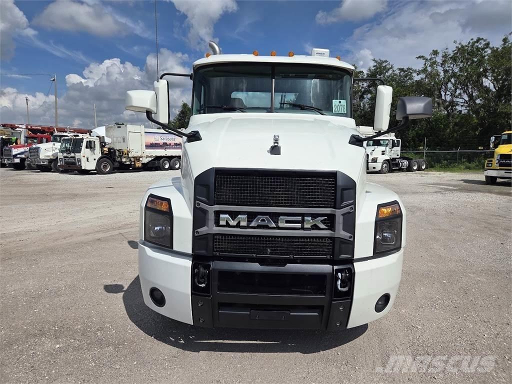 Mack AN64T Тягачі